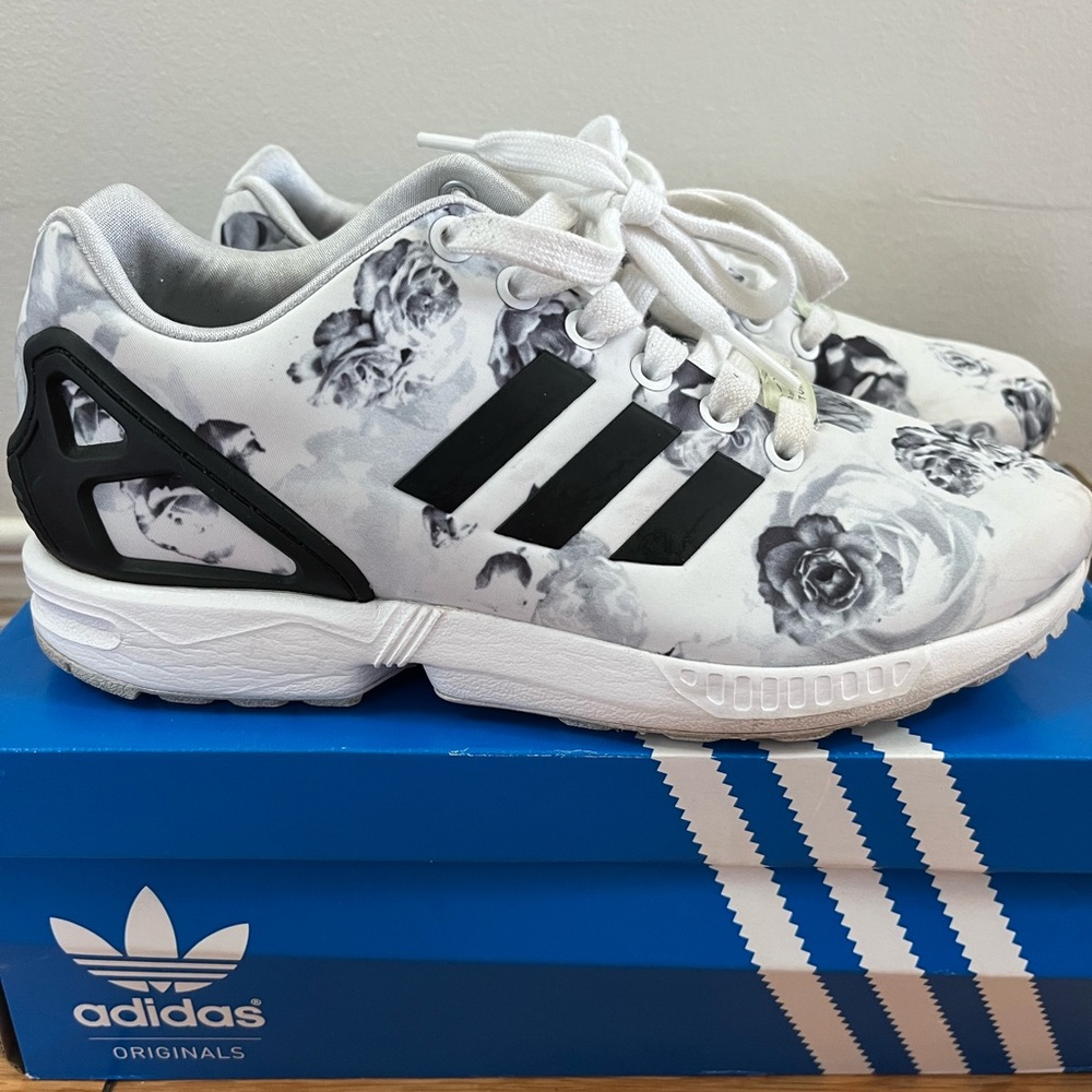 Women’s Adidas ZX Flux size 6